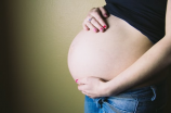 24周孕妇吃不洁食物产下巴掌宝宝